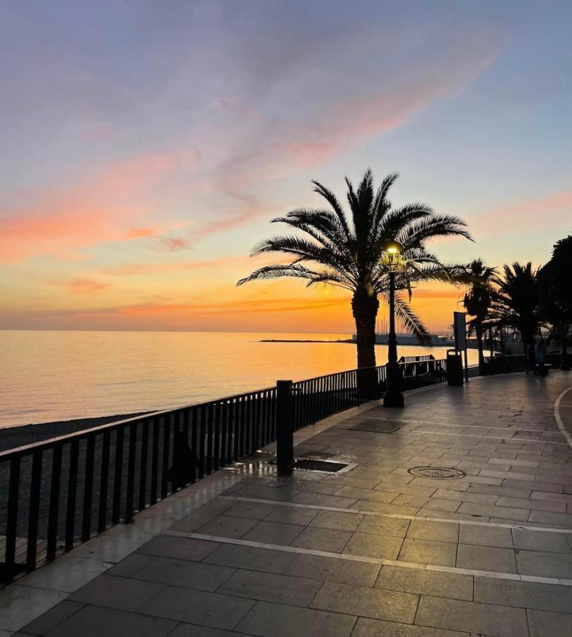 Marbella Beachfront Edificio Mayoral Primera Linea De Playa Y Centro Ciudad Con Barco Opcional Bagian luar foto