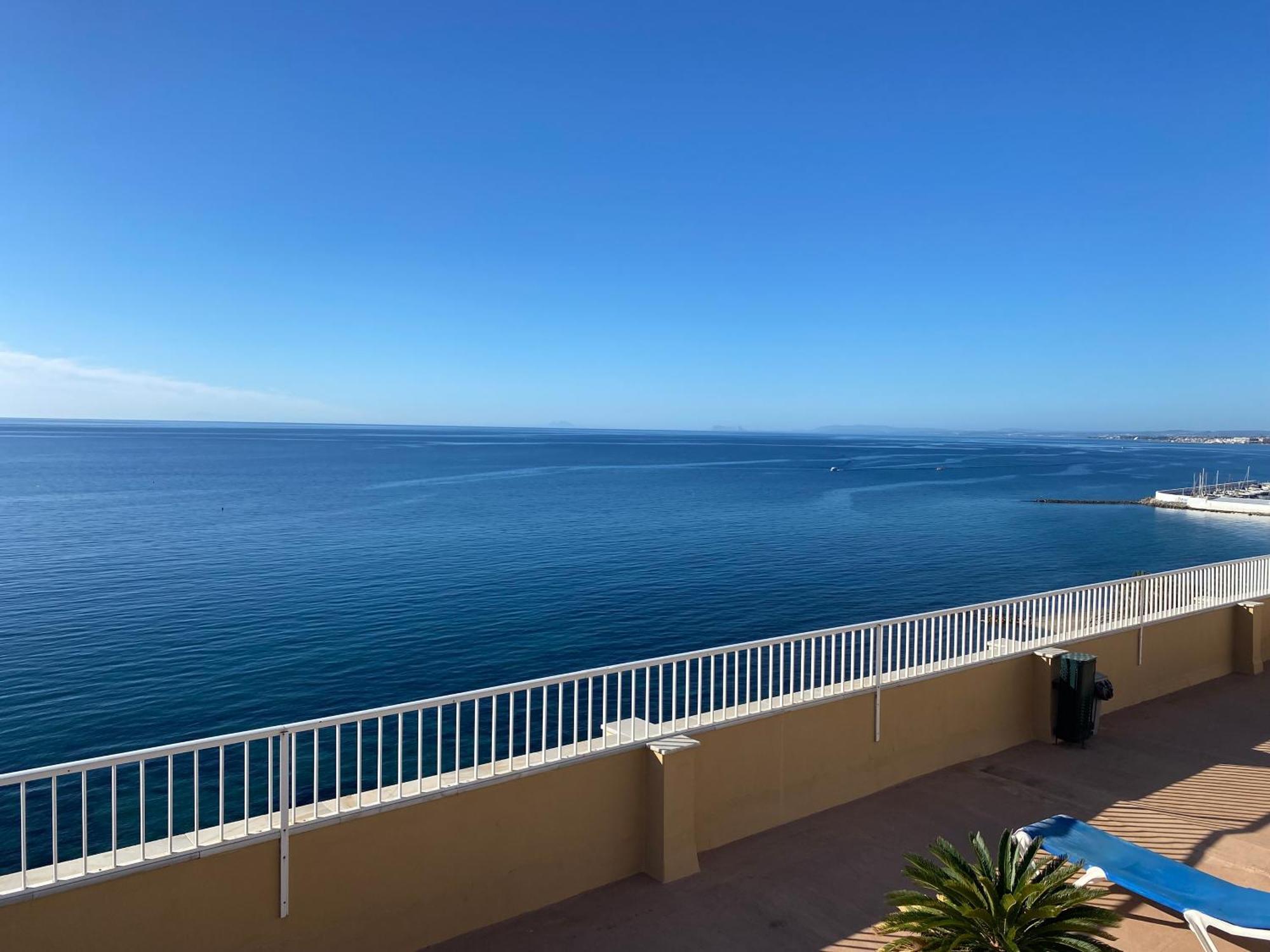 Marbella Beachfront Edificio Mayoral Primera Linea De Playa Y Centro Ciudad Con Barco Opcional Bagian luar foto