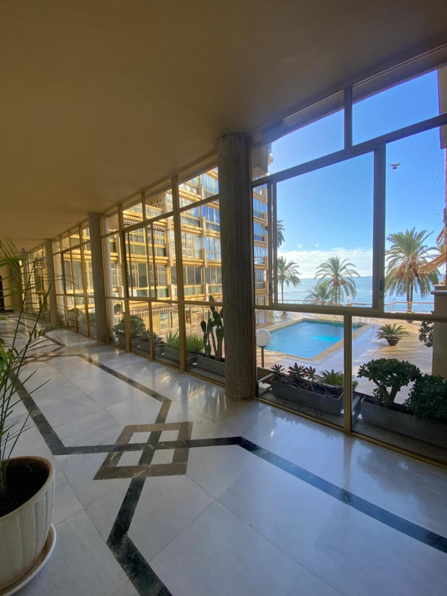 Marbella Beachfront Edificio Mayoral Primera Linea De Playa Y Centro Ciudad Con Barco Opcional Bagian luar foto