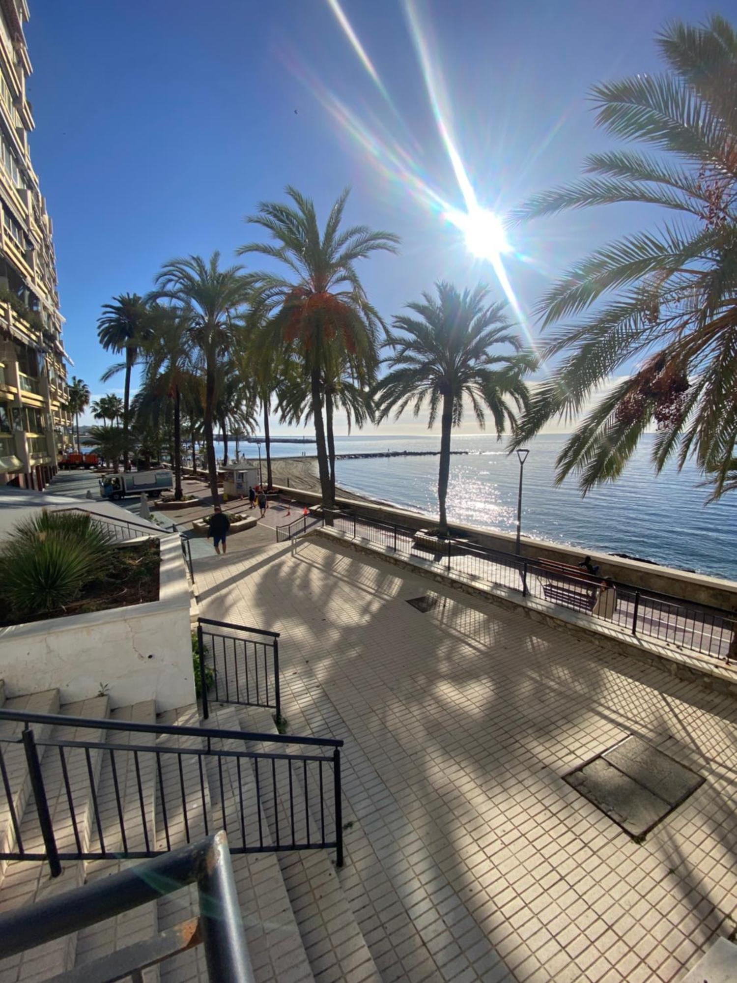 Marbella Beachfront Edificio Mayoral Primera Linea De Playa Y Centro Ciudad Con Barco Opcional Bagian luar foto