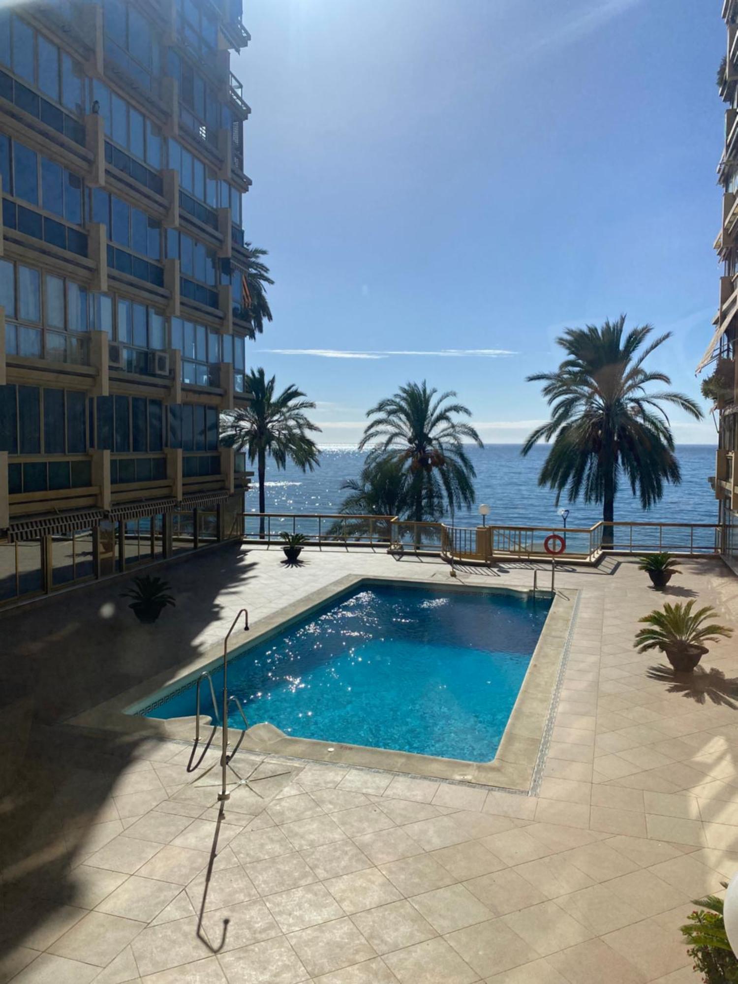 Marbella Beachfront Edificio Mayoral Primera Linea De Playa Y Centro Ciudad Con Barco Opcional Bagian luar foto